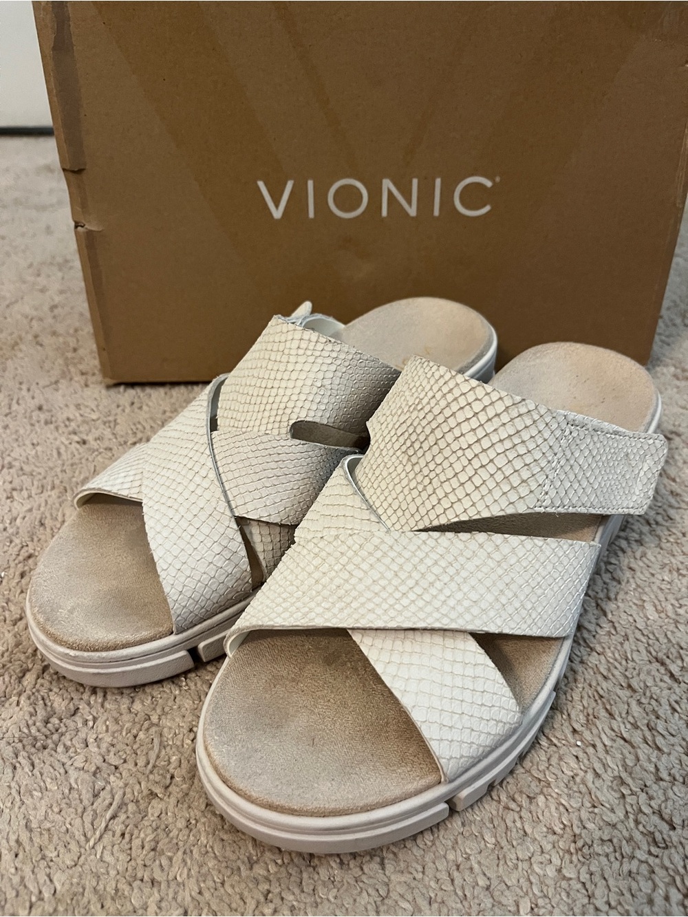 Vionic Uptown Sunset white sandal